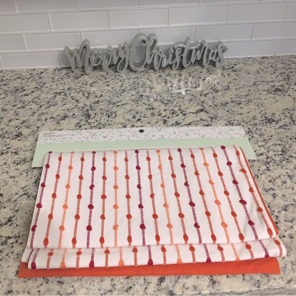 Table runner NWT